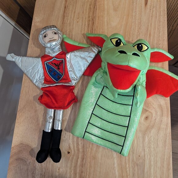 FAO Schwarz Toys R Us Fairytale Knight & Dragon Hand Puppets - Picture 1 of 6